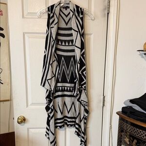 Black and White Geometric Patterned Vest